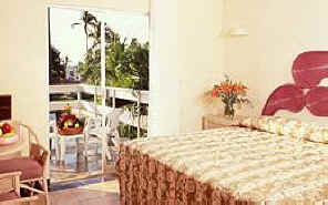 Qualton Club Ixtapa Room